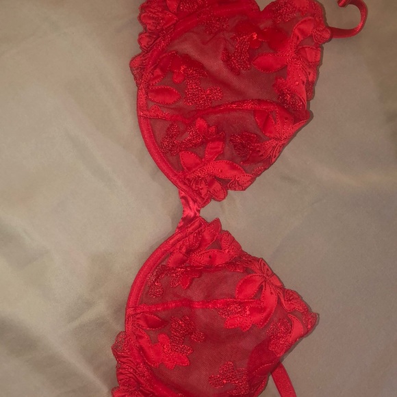 Victoria’s Secret!!! Beautiful Red Bra! Not padded - Picture 4 of 5